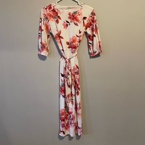 Femme Cefian flowery mid sleeve dress